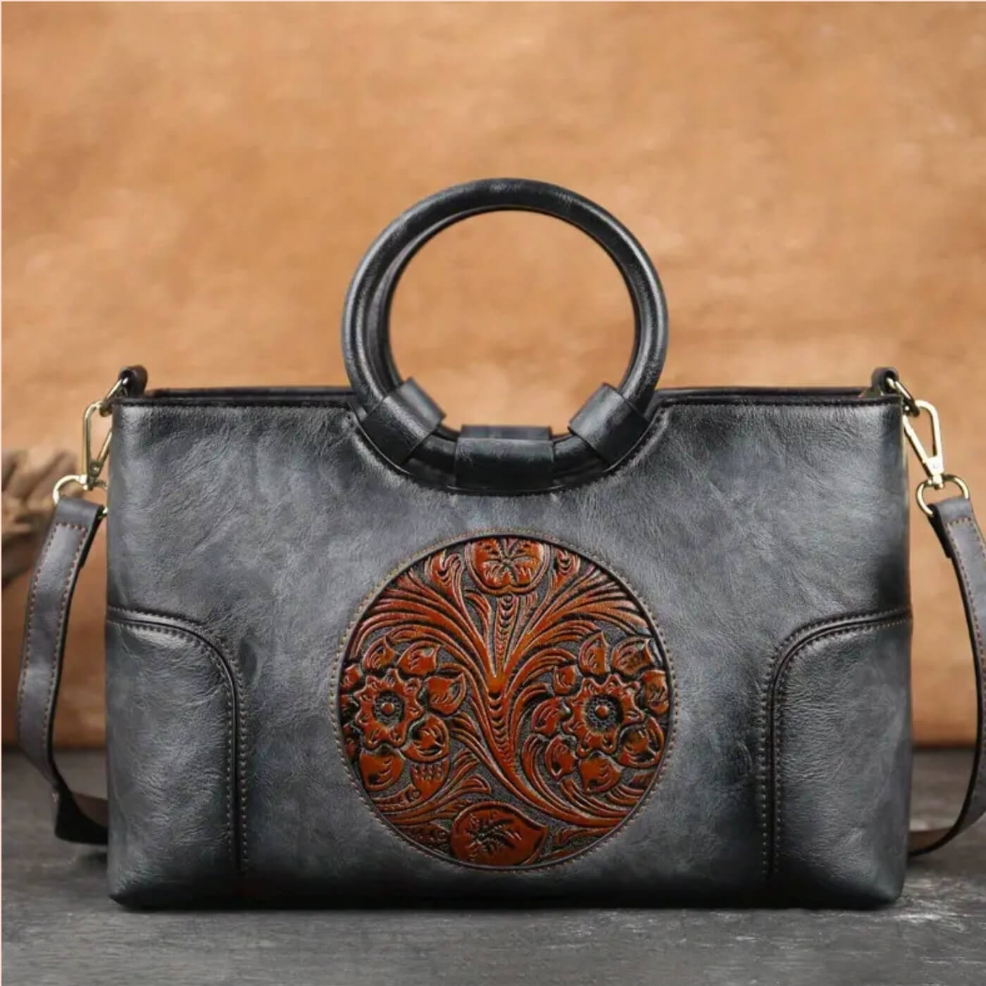 Luciana’s Carved Detail | Handbag