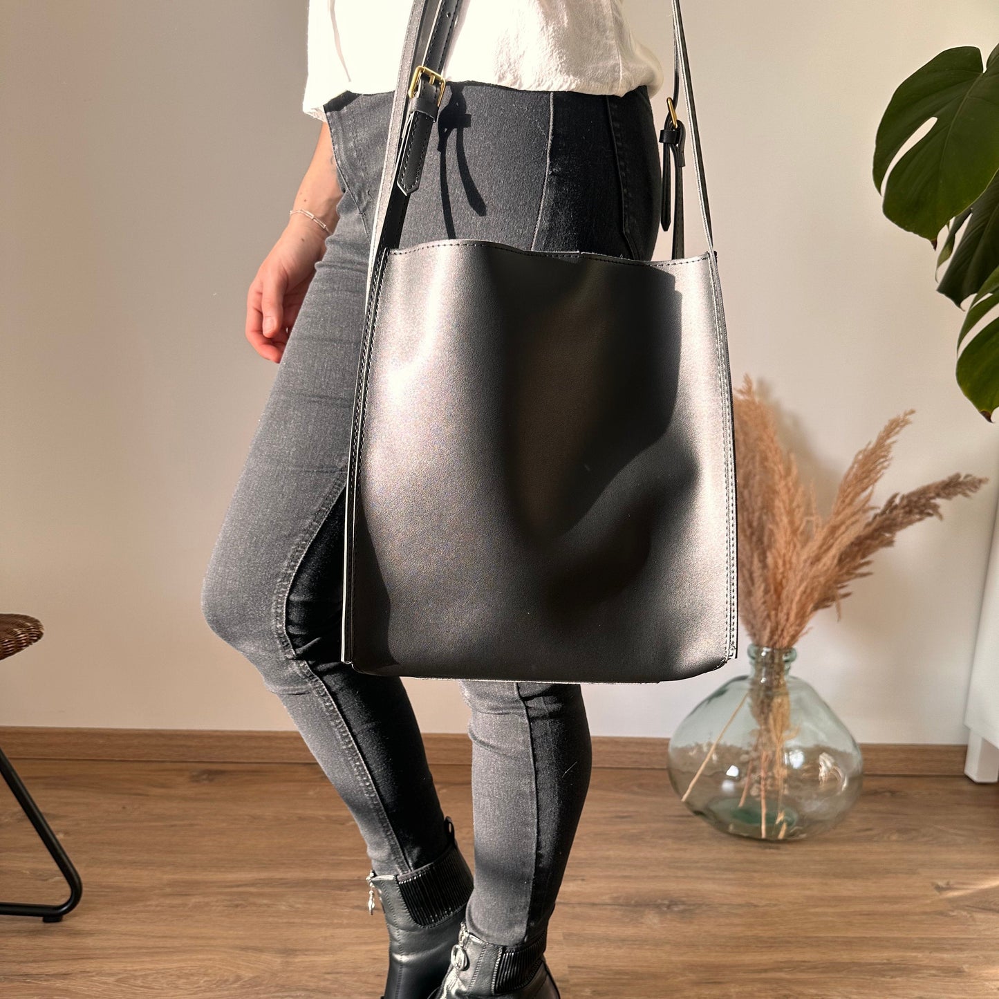 Rivia | Tote Bag