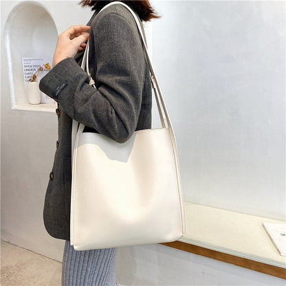Rivia | Tote Bag
